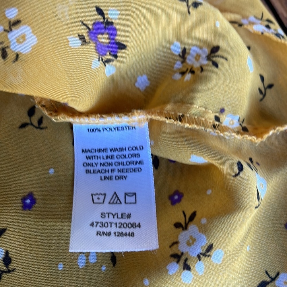 Flirty Summer Ruffly Sleeveless Top - Picture 7 of 8